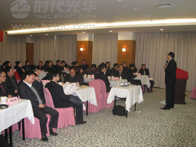 陳德起老師在講述《創新領導力360&deg;修煉》的課程