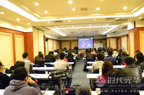 學員們正在認真聽講www.www.gxzd.com.cn