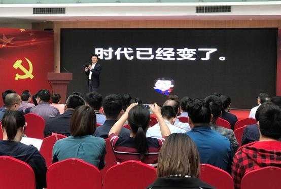 方永飛老師指出時代已經變了，對于企業來說打造適應性的組織模式，適應這當代人的特性是當務之急。