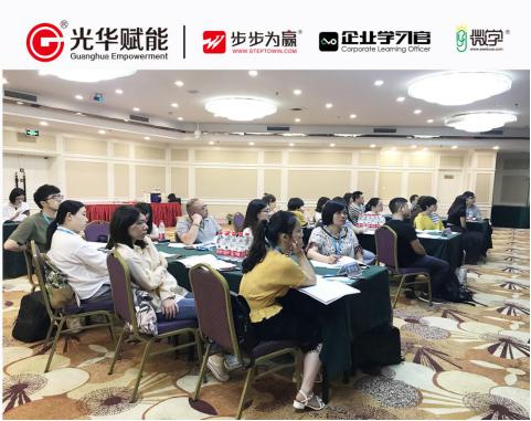 老師將兩天的課程濃縮為八大板塊，每個部分都是精華。分別是：出手得盧、排比為先、標題致勝、選題韜略、正文給力、詩情畫意、語言潤色、氛圍營造。